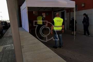 El Centro de Salud de Los Llanos estrena carpa para separar pacientes en urgencias (Foto TA)